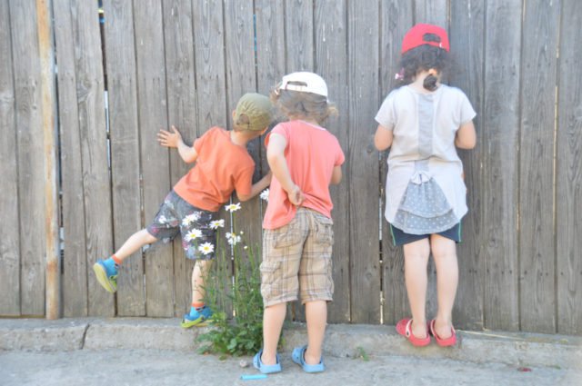 Kindergruppe beim Spielen; Foto: Franziska Klaes