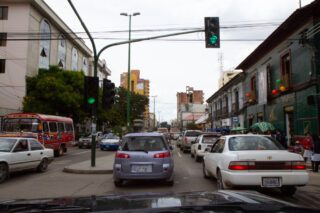 Für Europäer gewöhnungsbedürftig: Der Verkehr in Cochabamba. Foto: SMMP/Ulrich Bock