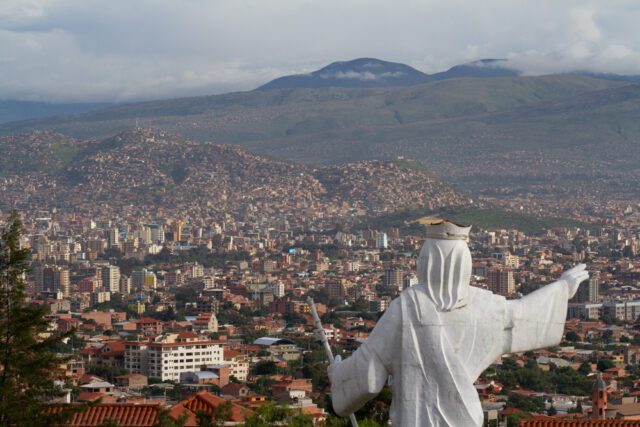 Cochabamba hat rund 850.000 Einwohner. In der pulsierenden Stadt gibt es viel Leben, aber auch große Armut. Foto: SMMP/Ulrich Bock