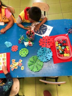 Arbeit mit Montessori-Materialien. Foto: Ida Steinbrück