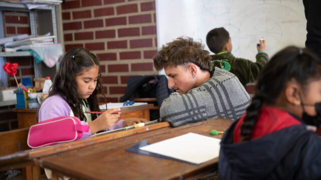 Freiwilligendienst-Leistender in der Schule Colegio Suizo-Aleman in Cochabamba, Bolivien. Foto: SMMP/Florian Kopp